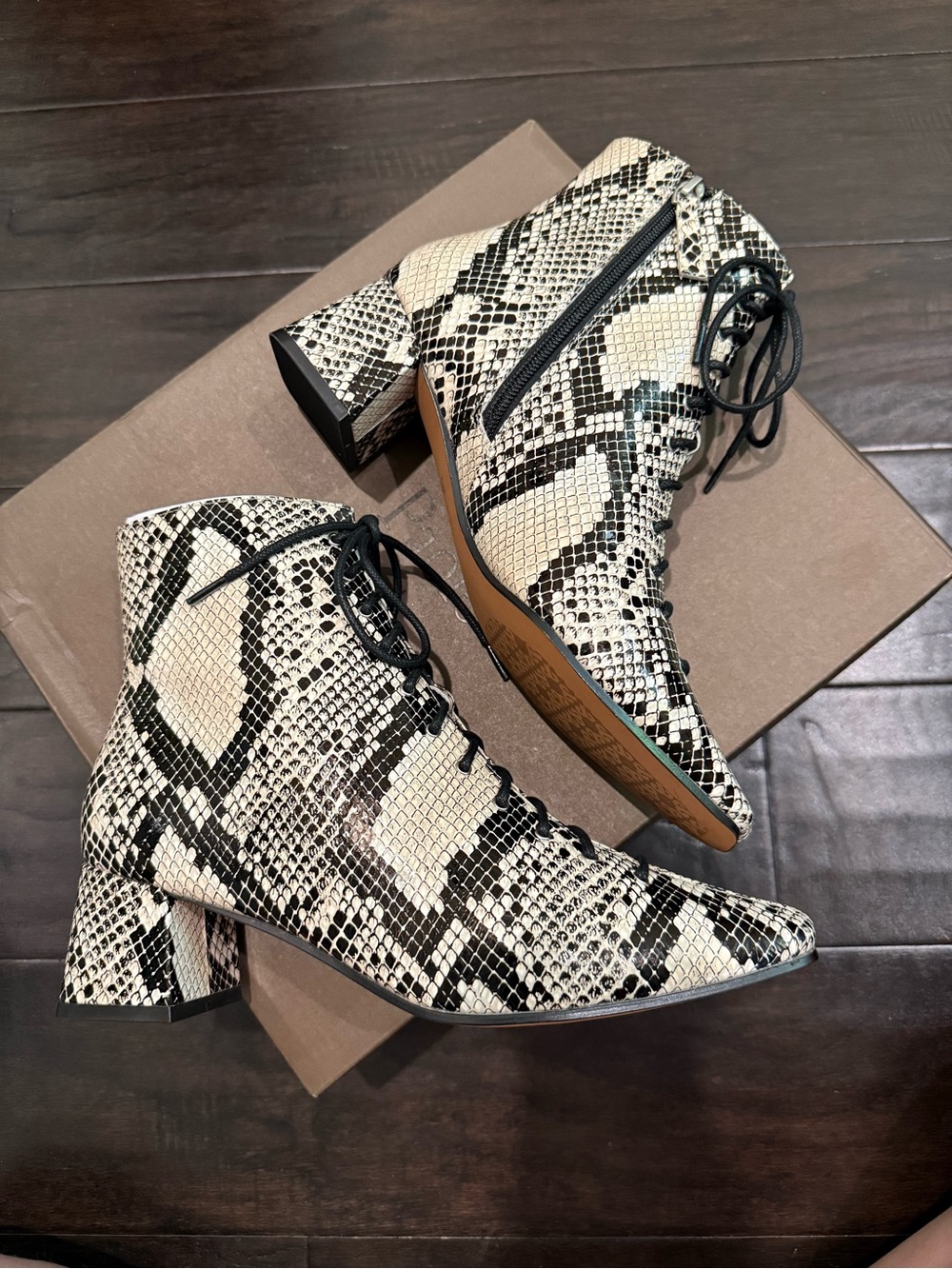 Línea Paolo genuine leather Lace-Up Ankle Boots in Black & Cream